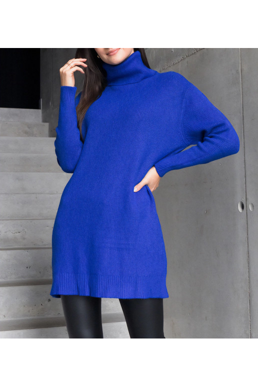 Garš zils mīksts džemperis ar apkakli... Garš zils mīksts džemperis ar apkakli...