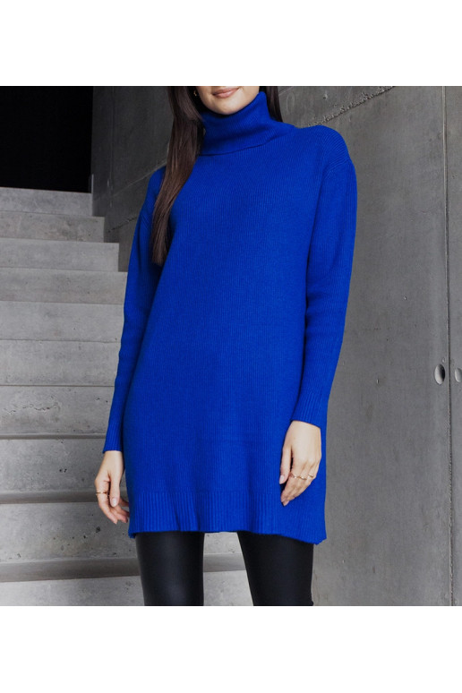 Garš zils mīksts džemperis ar apkakli... Garš zils mīksts džemperis ar apkakli...