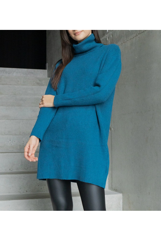 Garš tumši zils mīksts džemperis ar... Garš tumši zils mīksts džemperis ar...