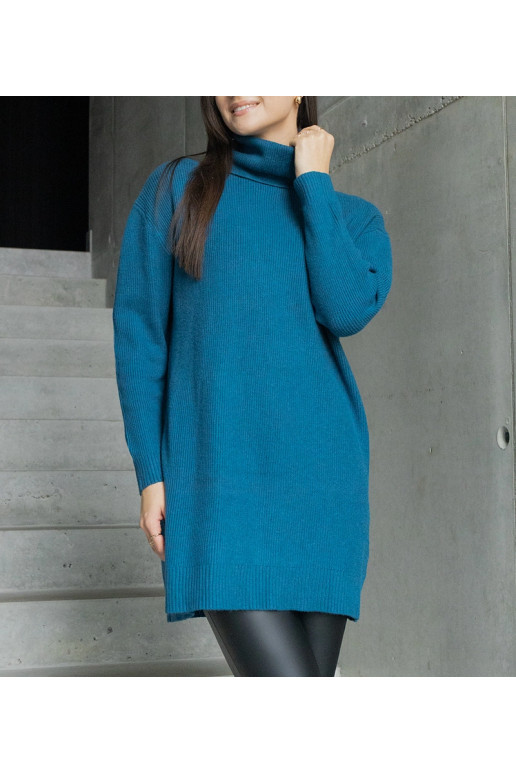 Garš tumši zils mīksts džemperis ar... Garš tumši zils mīksts džemperis ar...