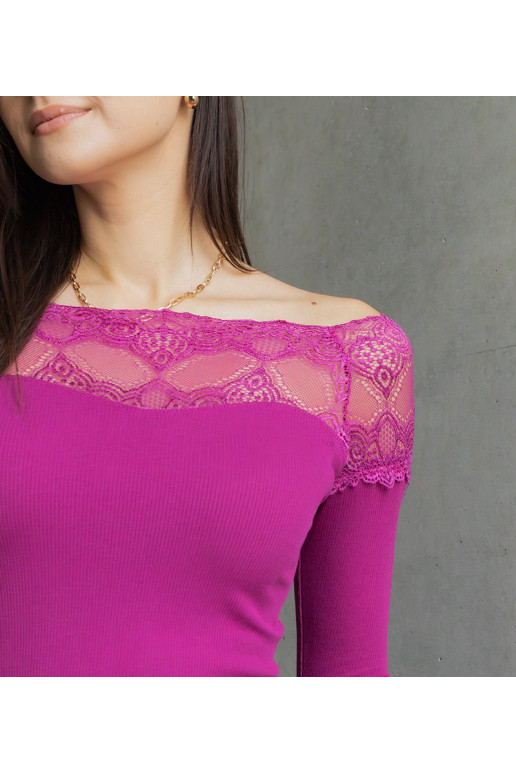 Rozā spāņu blūze ar mežģīņu ieliktni...