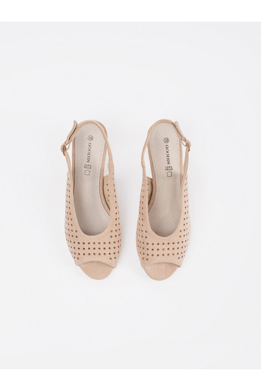 Ziloņkaula krāsas kurpes 