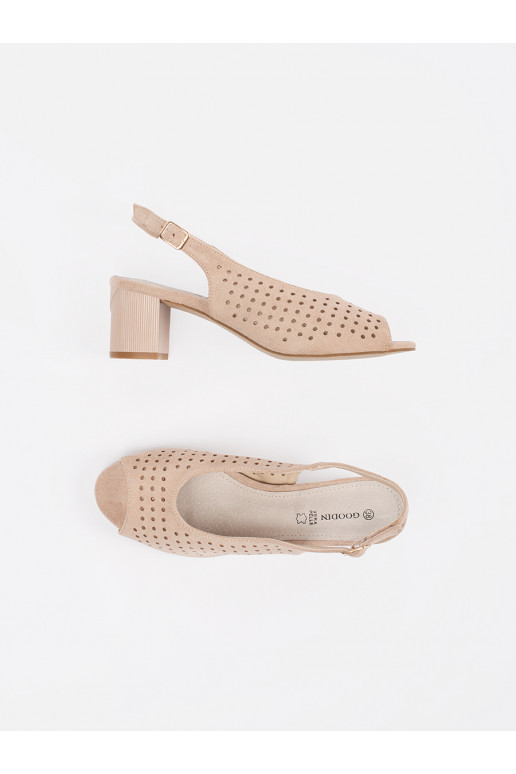 Ziloņkaula krāsas kurpes 