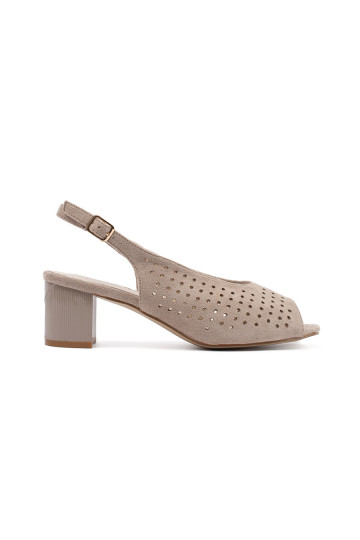 smilšu krāsas kurpes