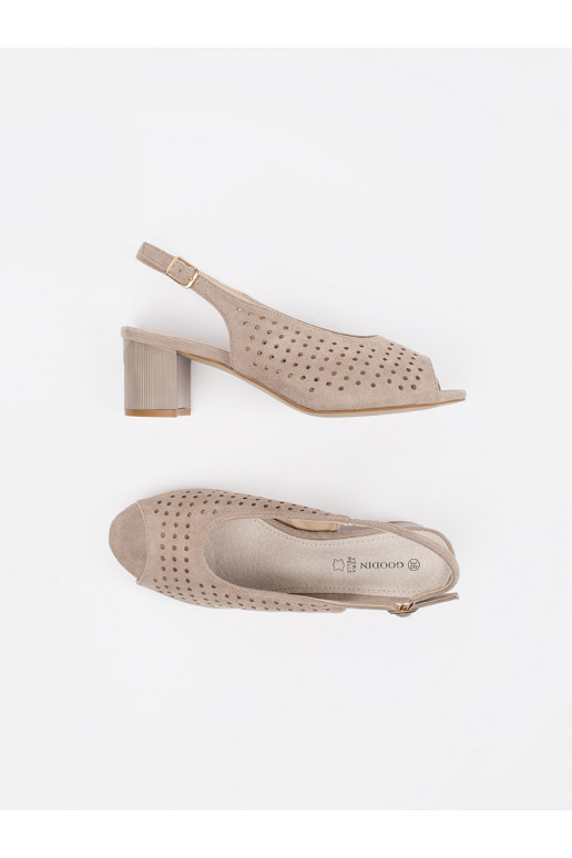 smilšu krāsas kurpes 