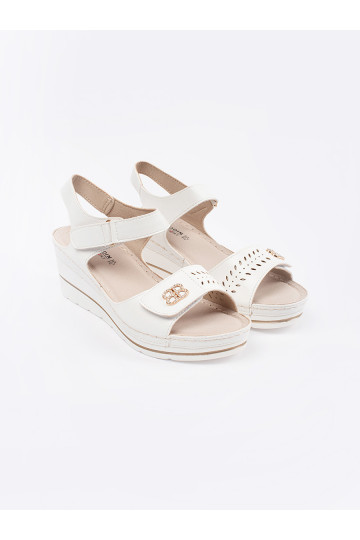 baltas krāsas  kurpes  2