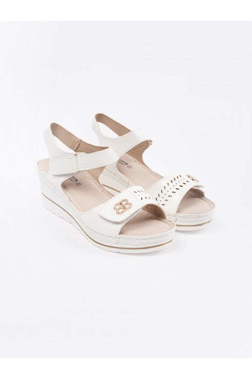 baltas krāsas  kurpes 