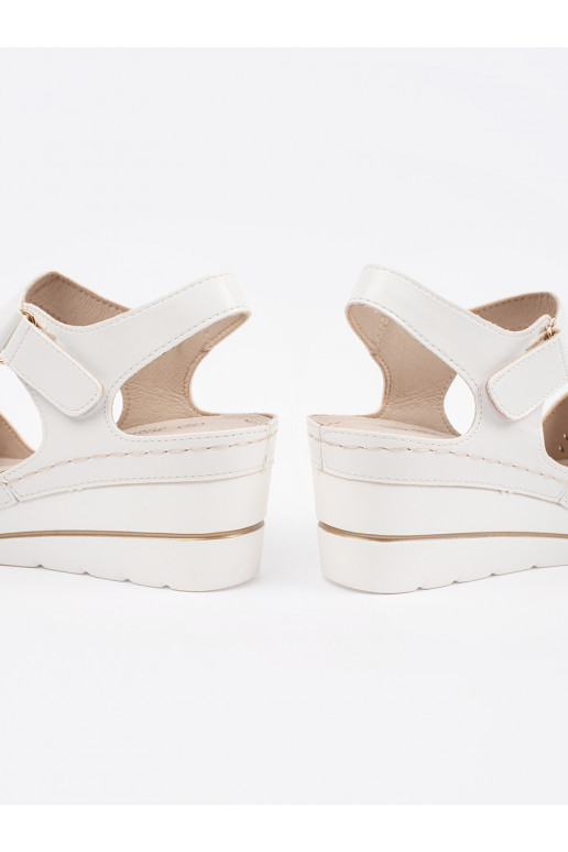 baltas krāsas  kurpes 