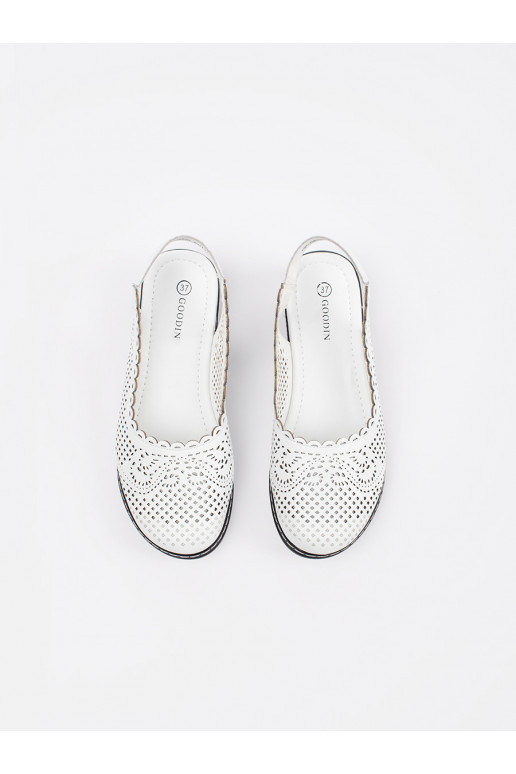 baltas krāsas kurpes  