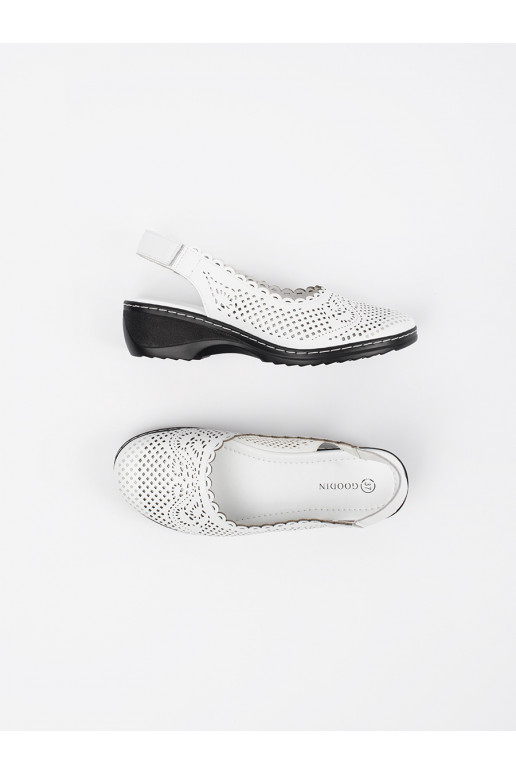 baltas krāsas kurpes  