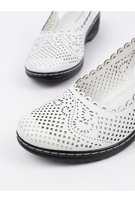 baltas krāsas kurpes  