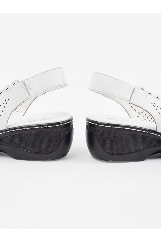 baltas krāsas kurpes  