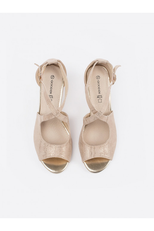 smilšu krāsas kurpes   smilšu krāsas kurpes