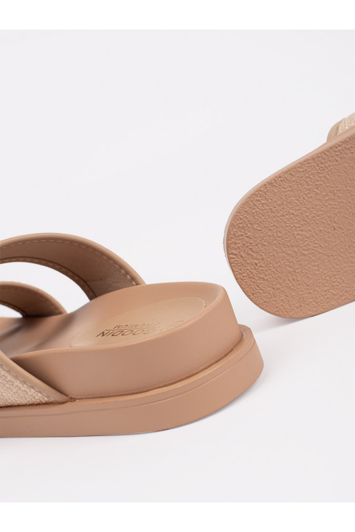 Plakanas sandales smilškrāsas 