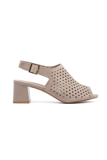 smilšu krāsas kurpes