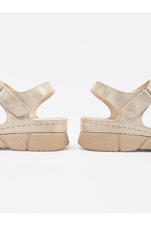 Zelta krāsas kurpes 