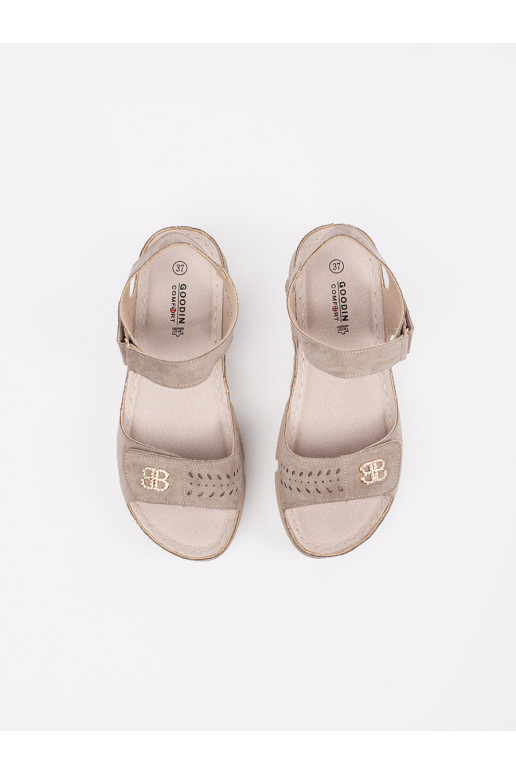 smilšu krāsas kurpes 