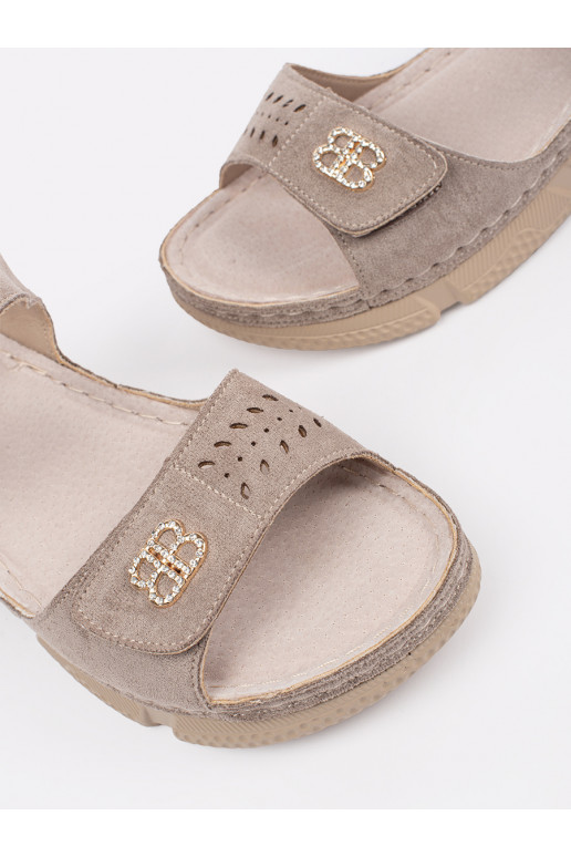 smilšu krāsas kurpes 