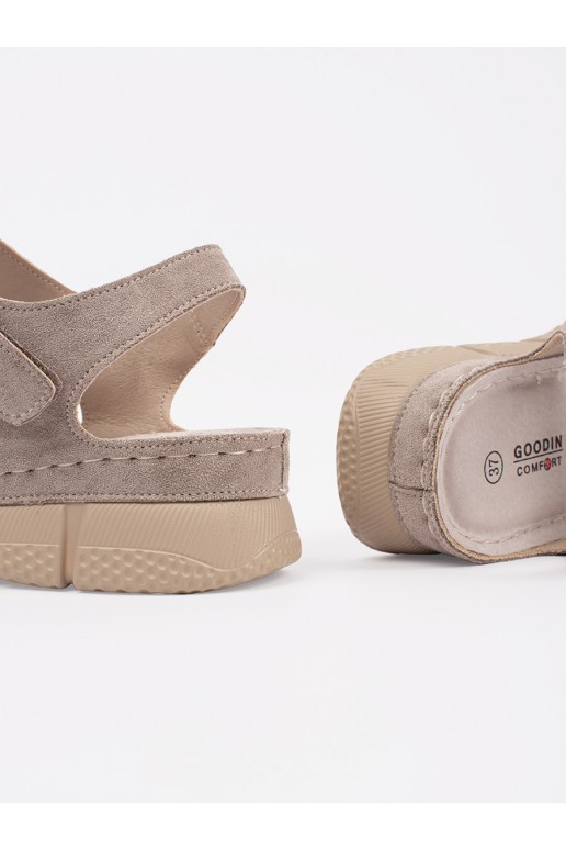 smilšu krāsas kurpes 