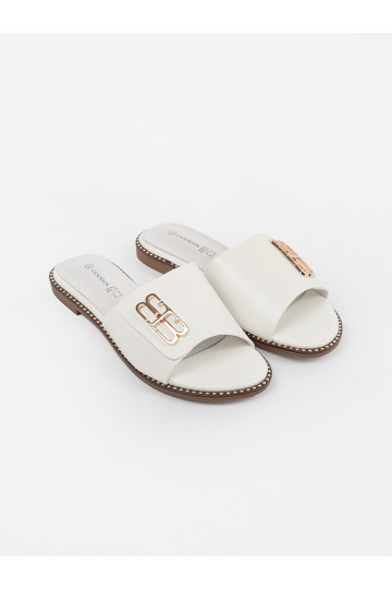 baltas krāsas čības    2