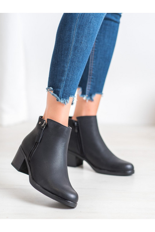 puszābaki ar papēdi