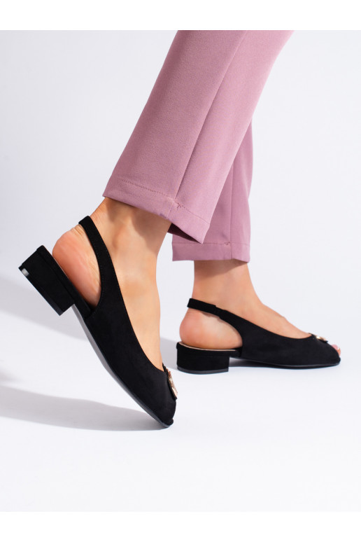 melnas krāsas kurpes