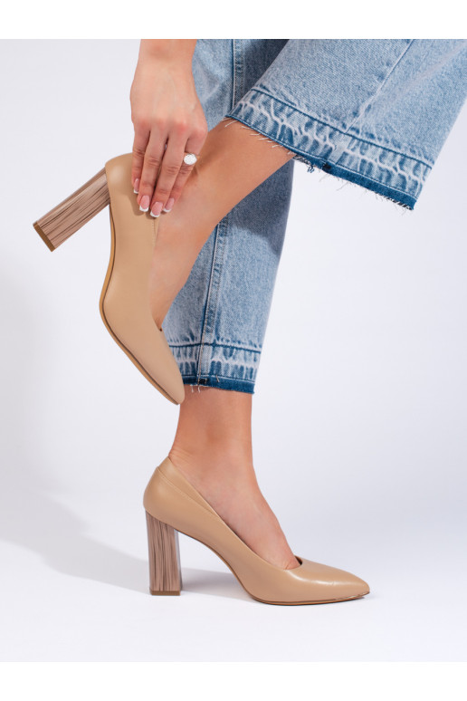 smilšu krāsas puszābaki Sergio Leone na ozdobnym słupku smilšu krāsas puszābaki Sergio Leone na ozdobnym słupku