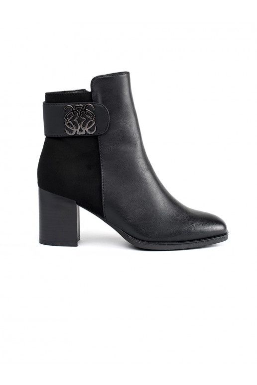 melnas krāsas Pusgarie zābaki ar dekoratīvu svītru