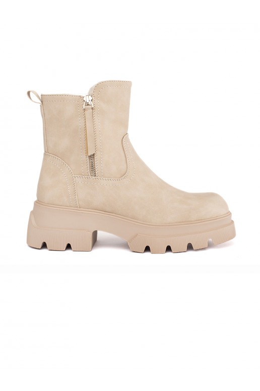 smilšu krāsas sieviešu zābaki izolēts Sergio Leone