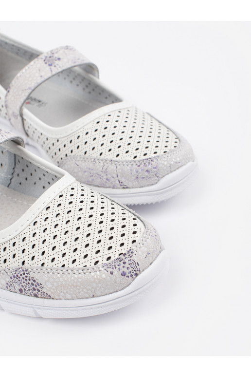 baltas krāsas balerīnas   