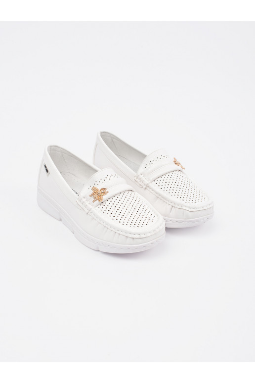 baltas krāsas mokasīni  z przypinką