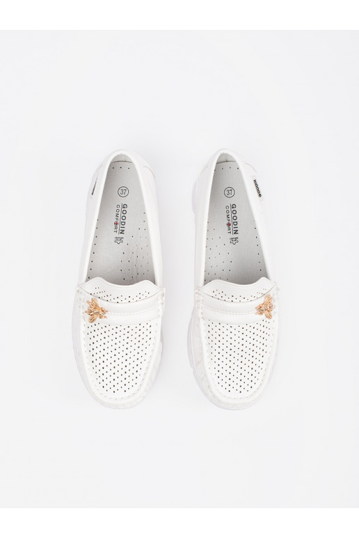 baltas krāsas mokasīni  z przypinką