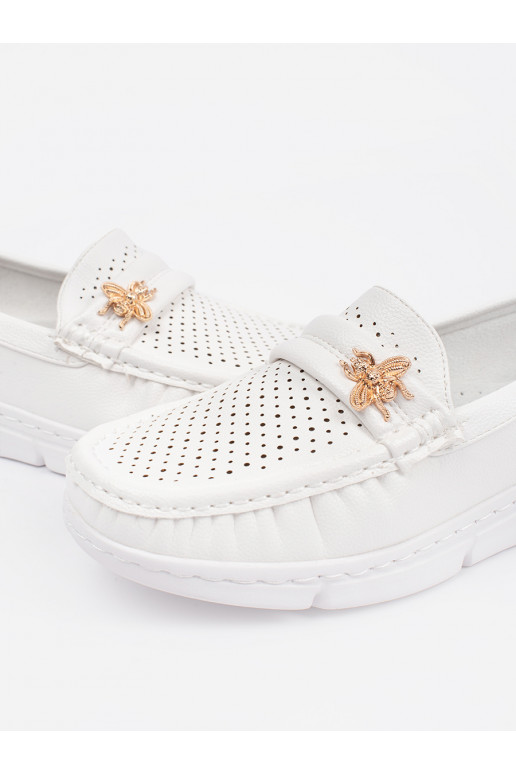 baltas krāsas mokasīni  z przypinką