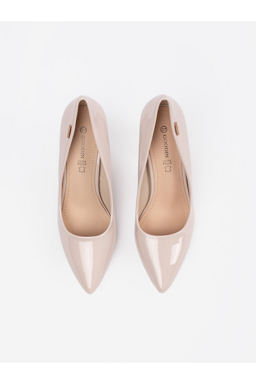 smilšu krāsas  puszābaki uz papēža