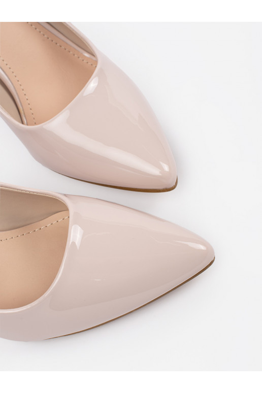 smilšu krāsas  puszābaki uz papēža