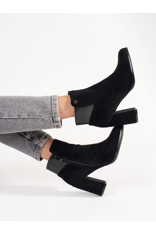 zamšādas  Melnas krāsas