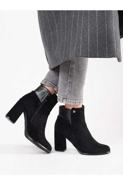 zamšādas  Melnas krāsas