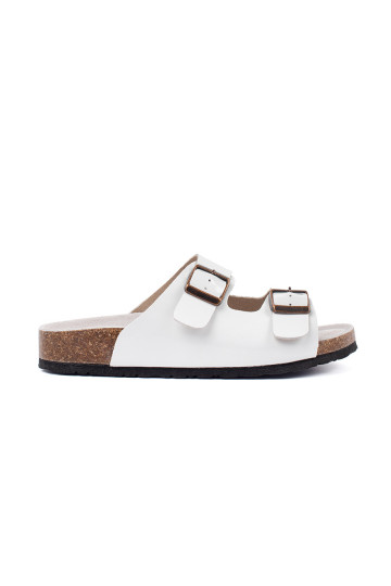 baltas krāsas čības