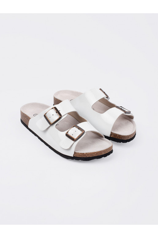 baltas krāsas čības   baltas krāsas čības