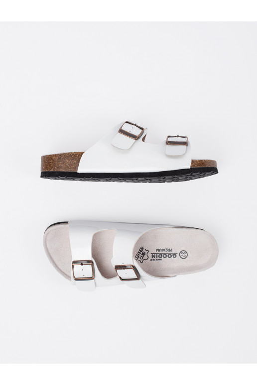 baltas krāsas čības   baltas krāsas čības