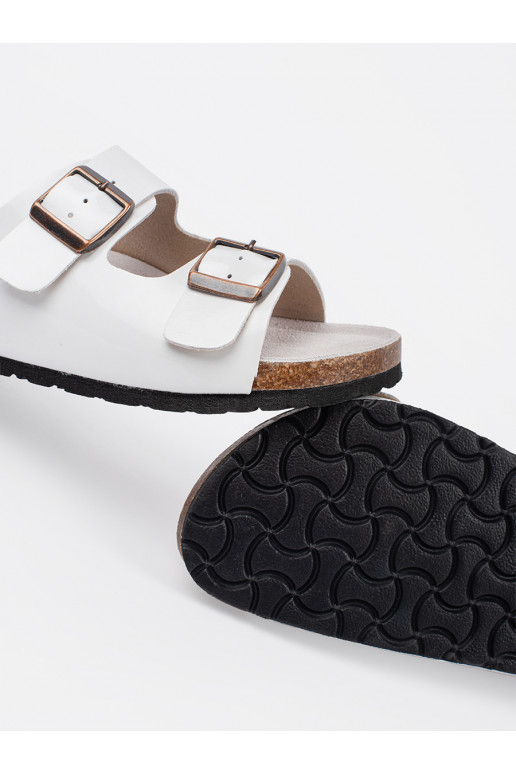 baltas krāsas čības   baltas krāsas čības