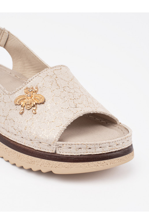 smilšu krāsas kurpes ar platformu z przypinką smilšu krāsas kurpes ar platformu z przypinką