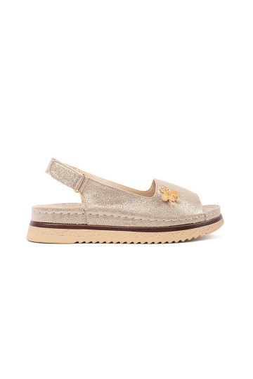 Zelta krāsas kurpes ar platformu z przypinką