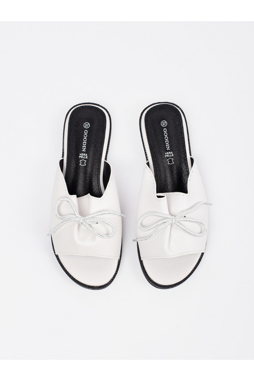 baltas krāsas čības  płaksie 