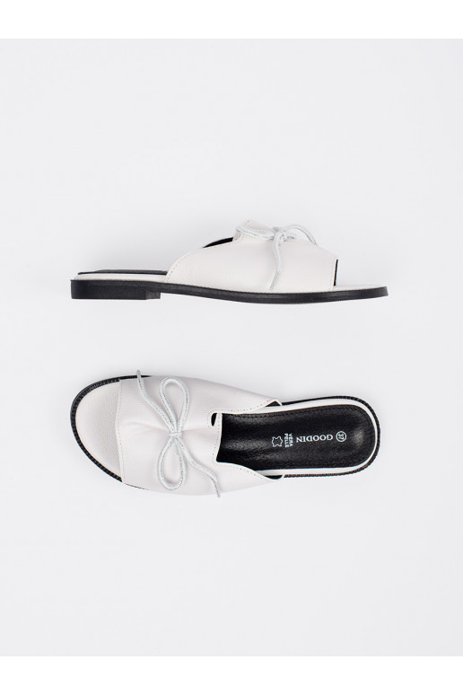 baltas krāsas čības  płaksie 