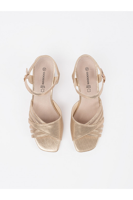 Zelta krāsas  kurpes uz papēža