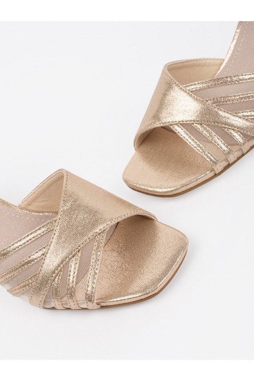 Zelta krāsas  kurpes uz papēža