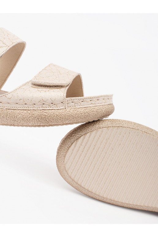 Ziloņkaula krāsas kurpes  y Ziloņkaula krāsas kurpes  y