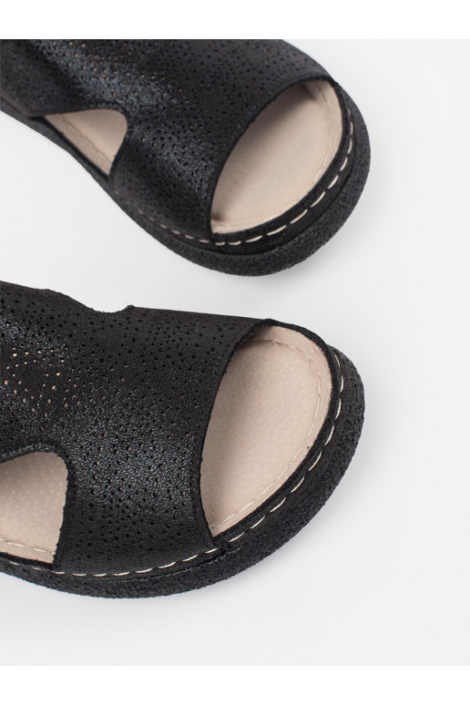 Melns kurpes na j platformie