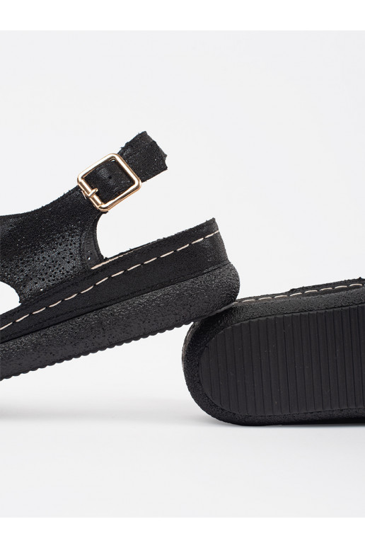 Melns kurpes na j platformie